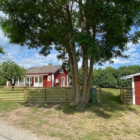 Charmig, Nyrenoverat Och Fullt Utrustad Stuga. Anpassad Foer Hundar, Naera Till Naturen Och Havet. Gangavstand Till Golfbana. Kalmar Dış mekan fotoğraf